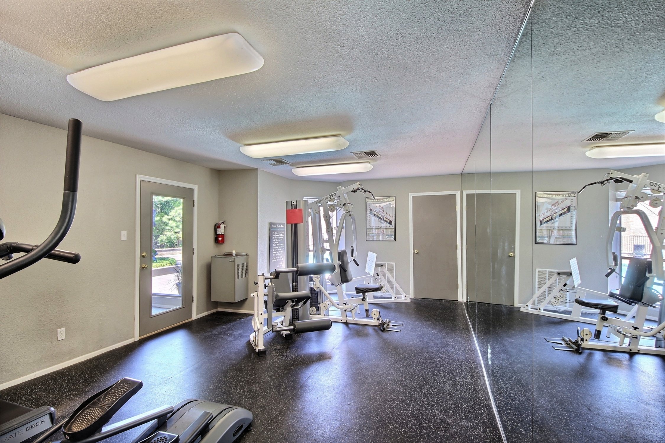 Fifth Avenue Apartments Image 36